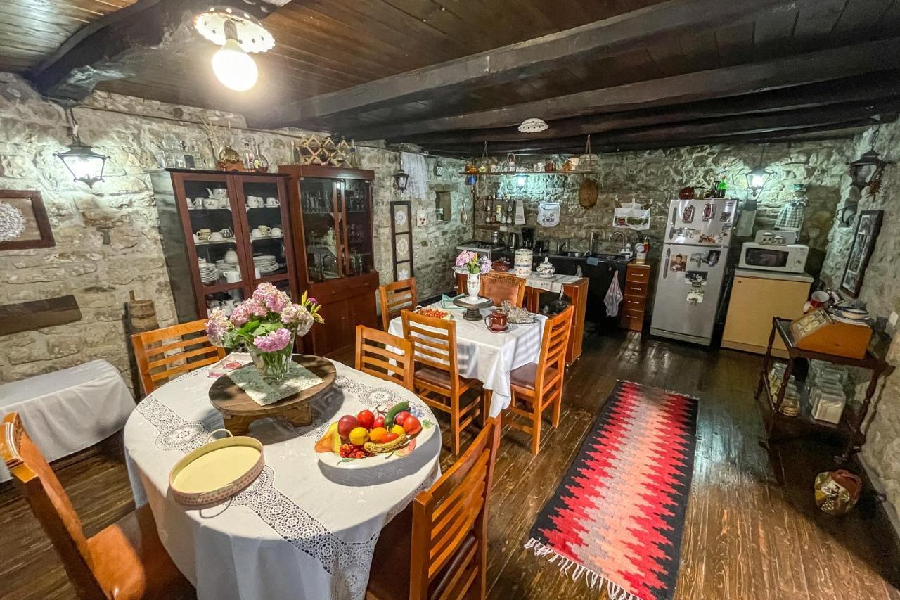 Bujtina Kodiket Guesthouse Berat Eksteriør bilde