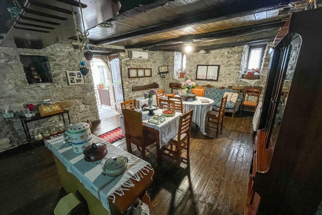 Bujtina Kodiket Guesthouse Berat Eksteriør bilde