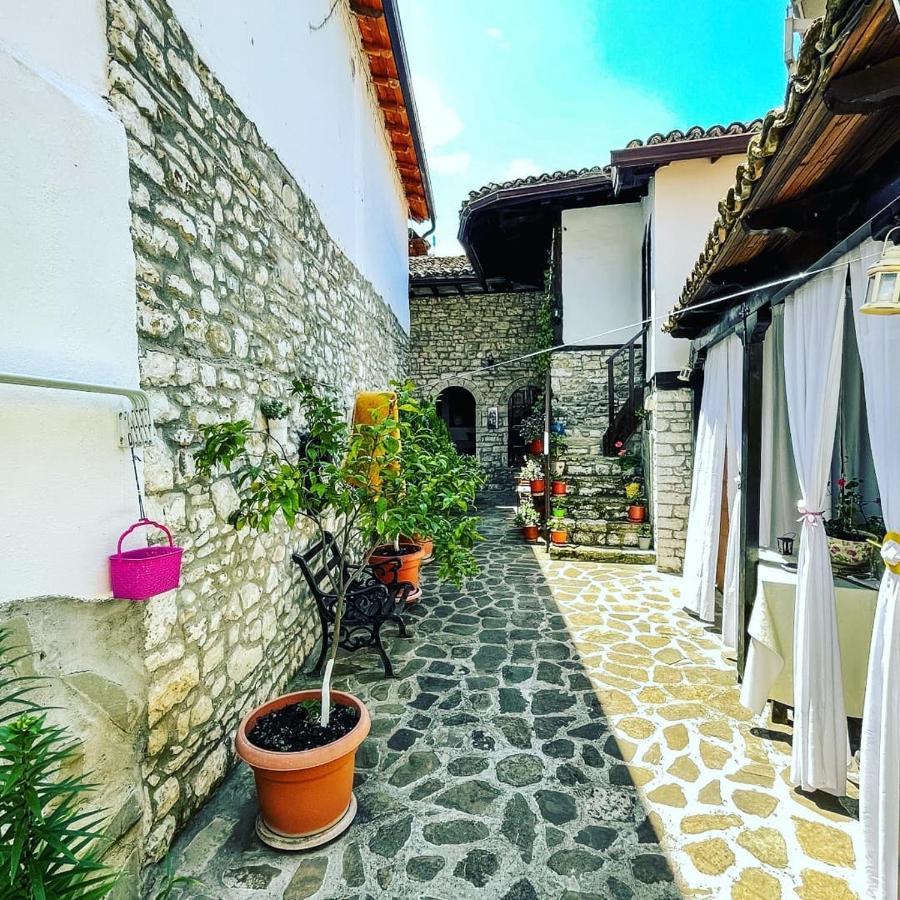 Bujtina Kodiket Guesthouse Berat Eksteriør bilde