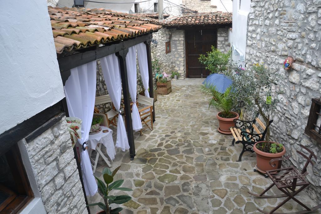 Bujtina Kodiket Guesthouse Berat Eksteriør bilde