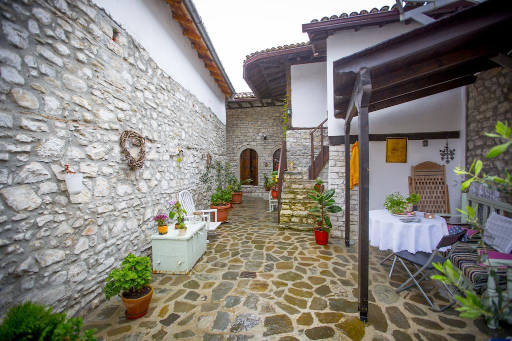 Bujtina Kodiket Guesthouse Berat Eksteriør bilde